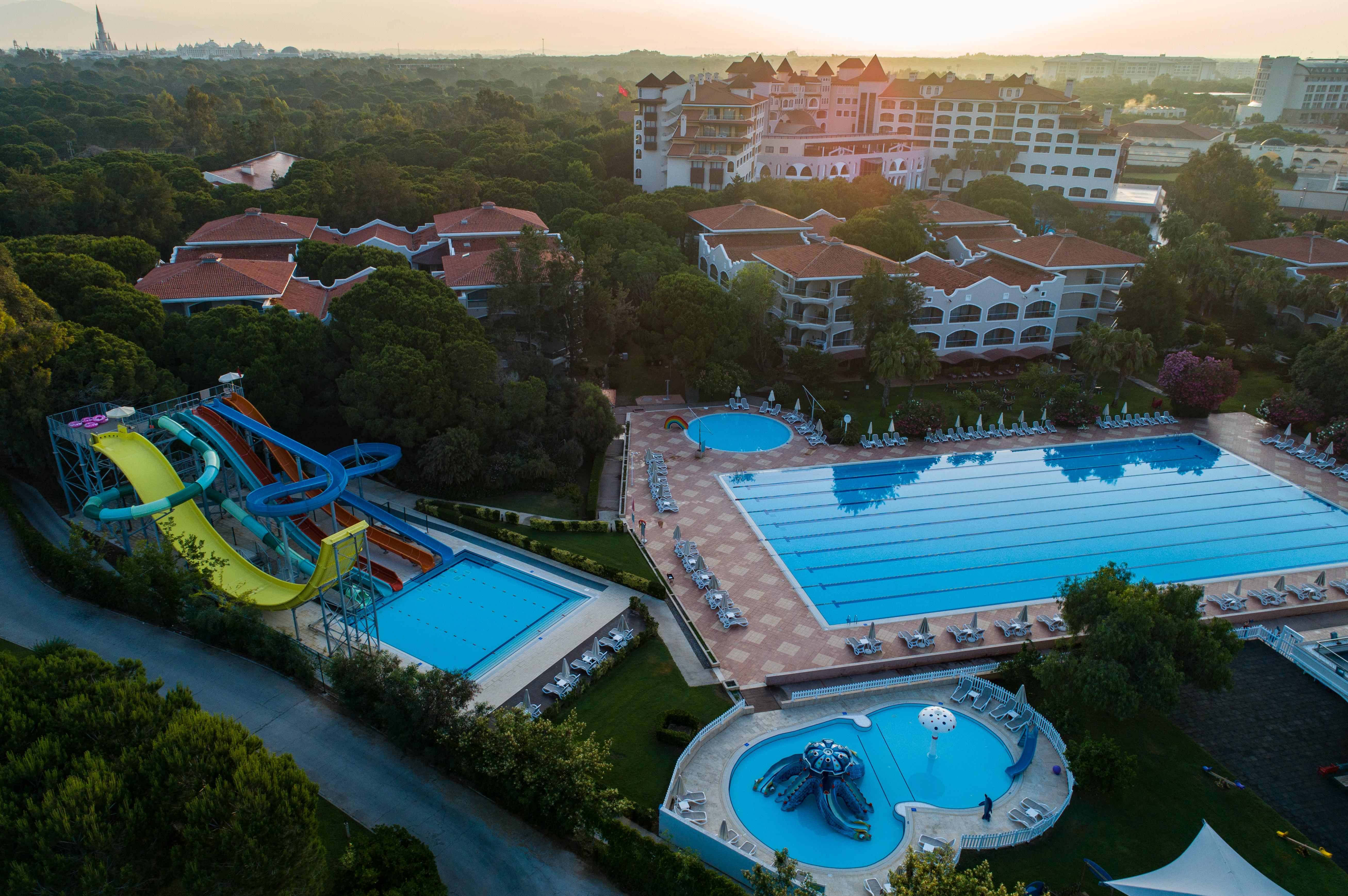 Sirene Belek Hotel Exteriér fotografie Aerial view of the resort
