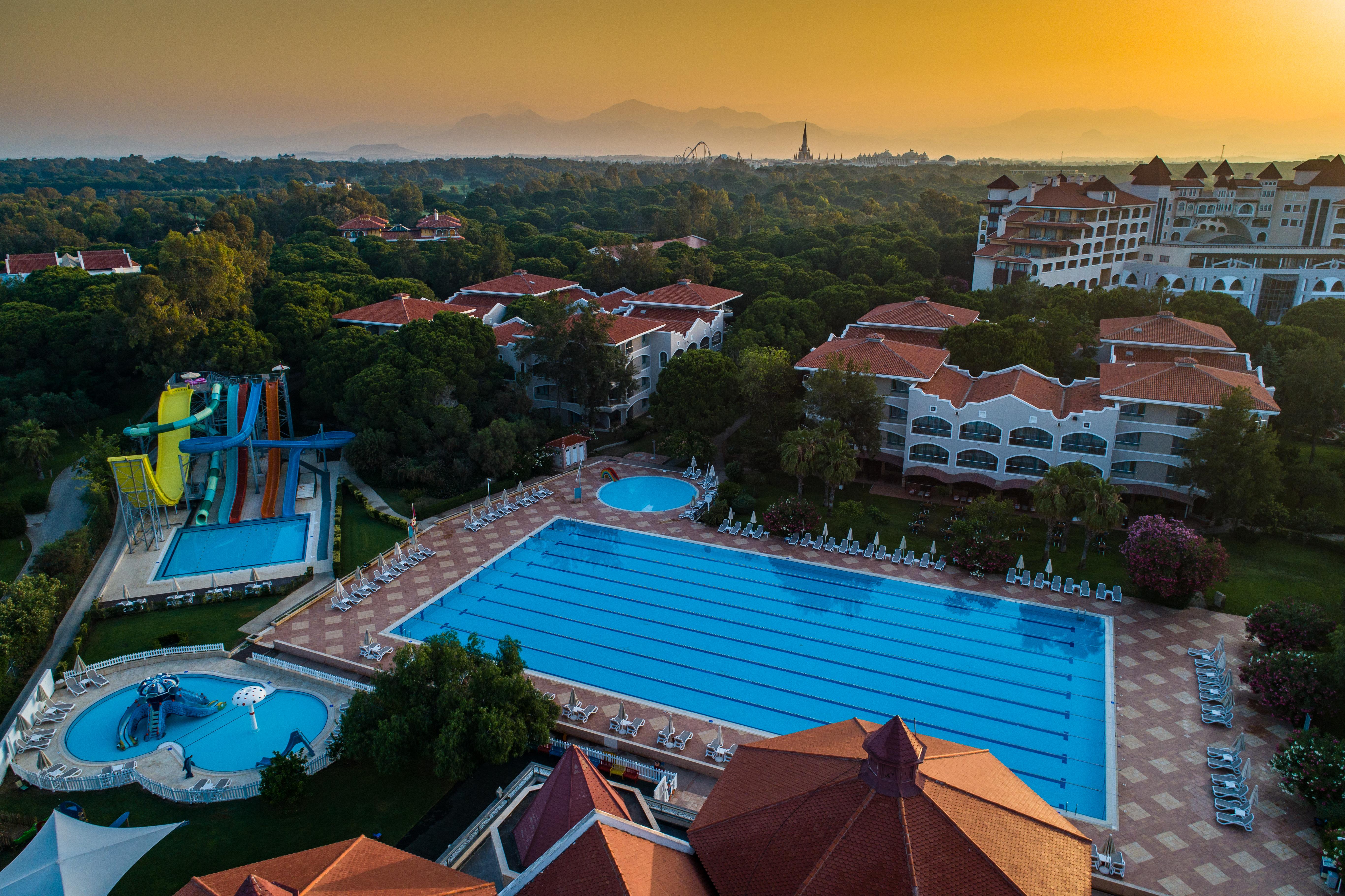 Sirene Belek Hotel Exteriér fotografie Aerial view of the resort
