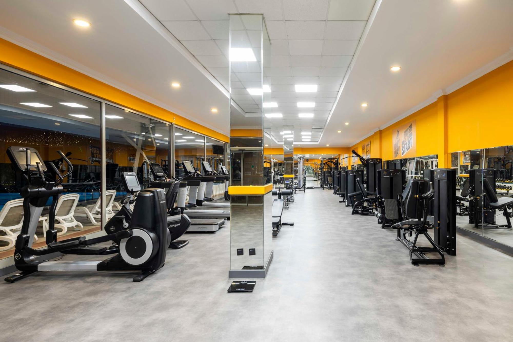 Sirene Belek Hotel Exteriér fotografie Anytime Fitness in Madrid, Spain